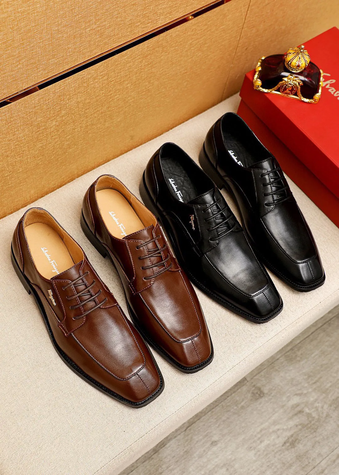Men's shoes 💰442 💐 Product trademark: Ferragamo "Ferragamo" business leather shoes Regular size: 38-44 (45.46🉑️customized) Product materials: Selected imported first-layer calfskin upper + luxury hardware buckle, imported water-dyed cow leather lining. Strong three-dimensional visual effect, original combination outsole Color: 2⃣️colors available